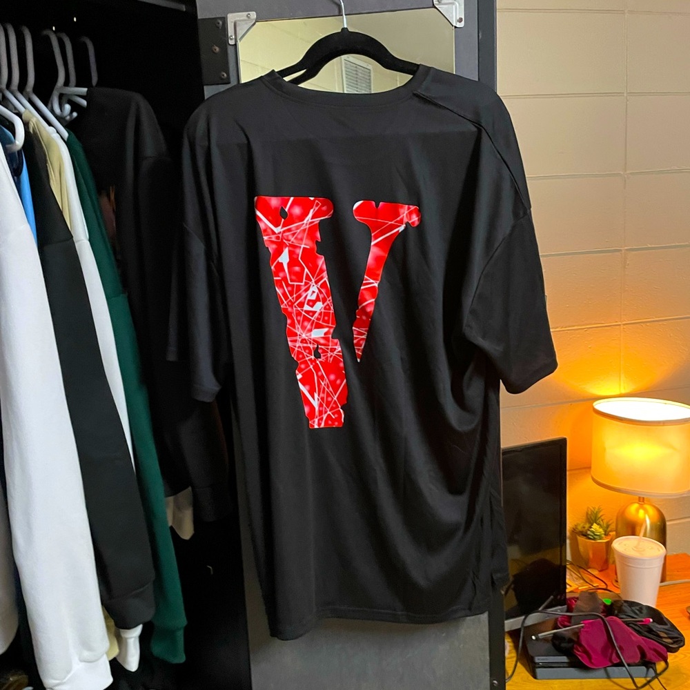 V-LONE SHIRT